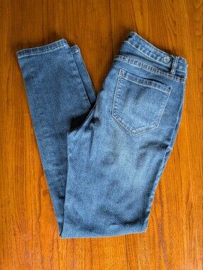 Kensie Knockout Skinny Distressed Jeans – Medium Wash Mid Rise – Size 6/28